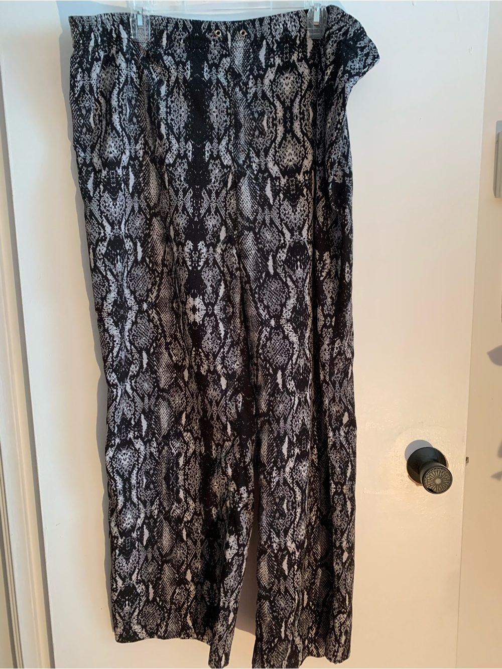 Calvin Klein , Women's Black & White Snake Print Palazzo size XL